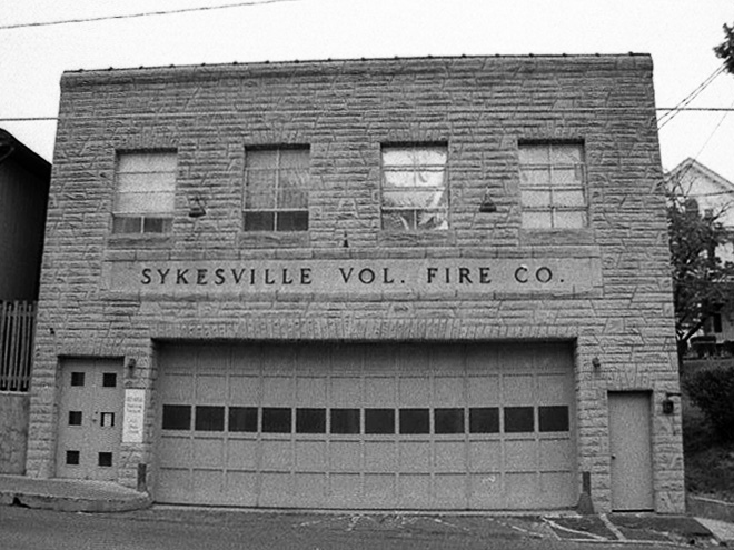 Firehouse in 1995 before door replacement